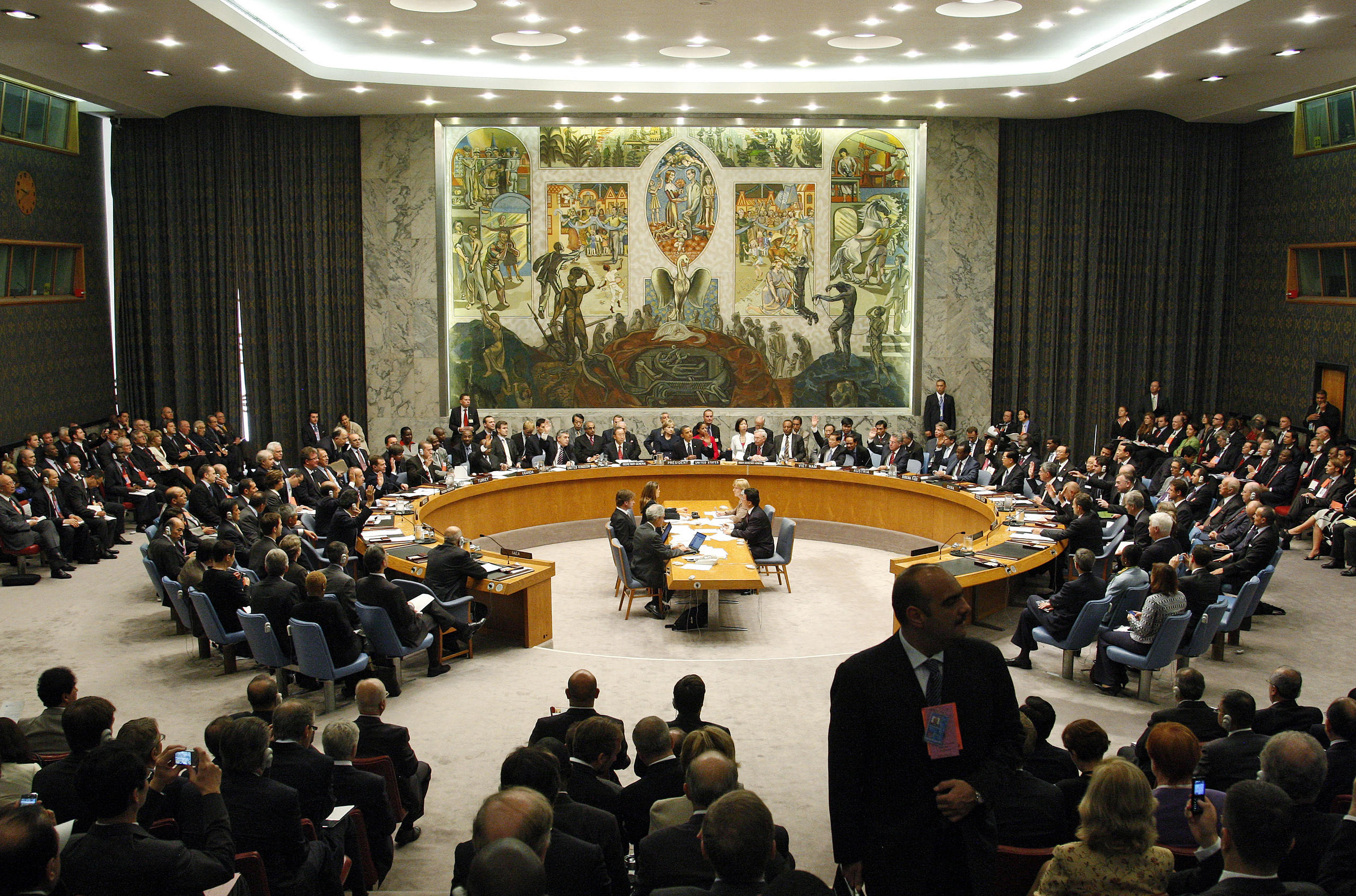 Совет безопасности оон государства. Совет безопасности ООН. Зал совета ООН. Совбез ООН. Совет безопасности ООН (сб).